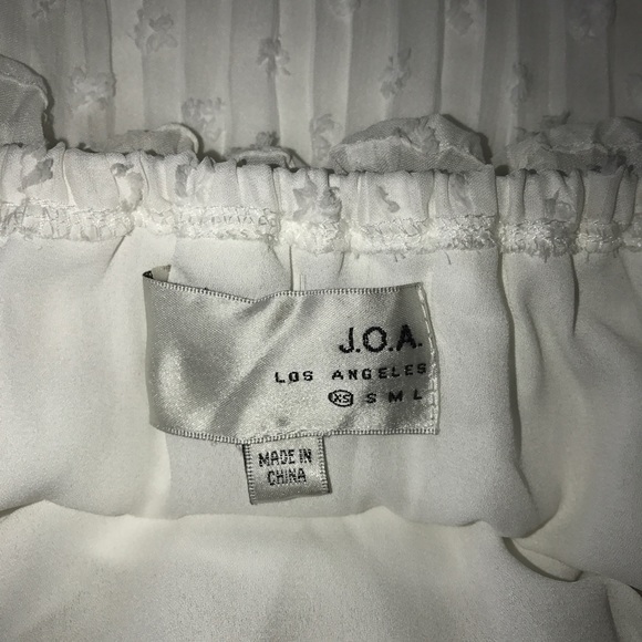 Ruffle Off-Shoulder Blouse - Picture 4 of 4